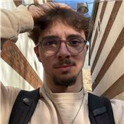 Étudiant donnant des cours particuliers d’anglais au collégiens / primaire